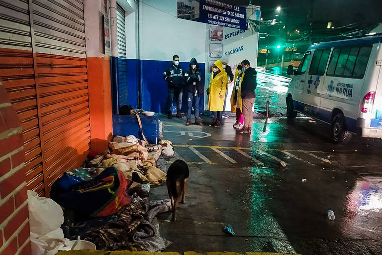 Com decisão judicial, cidade do ABC obriga morador de rua a ir a abrigo no frio