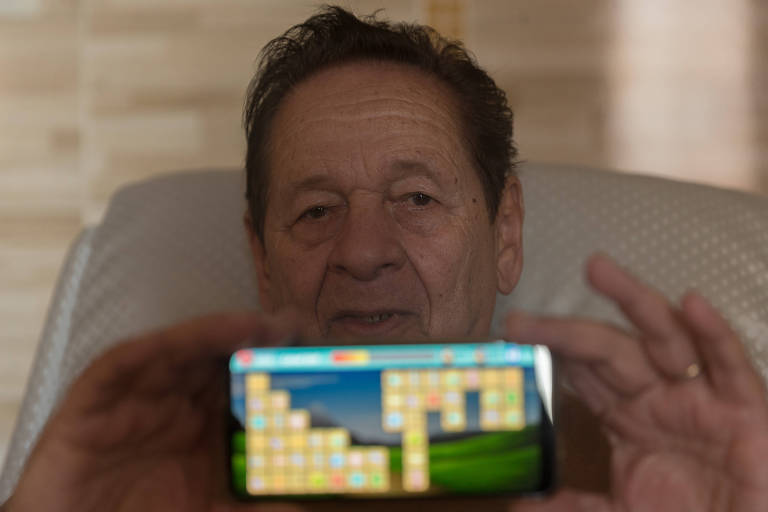 Joguinhos virtuais estimulam a atenção de idosos na pandemia - 01/08/2021 -  São Paulo - Agora