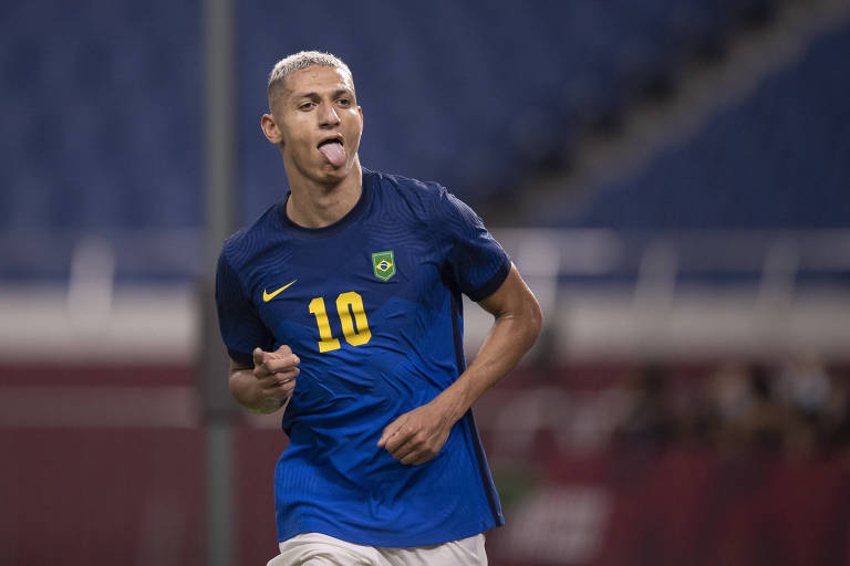 Richarlison comemora gol pelo Brasil