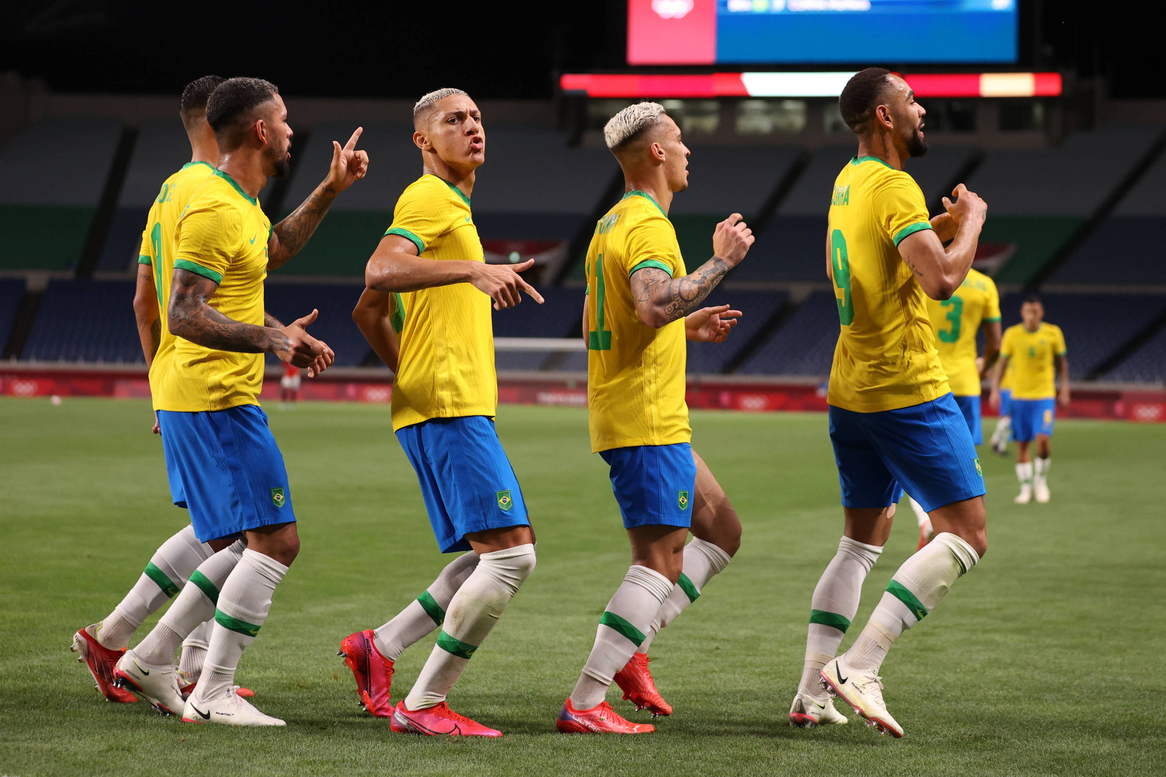 Brasil bate Espanha e conquista bicampeonato olímpico no futebol