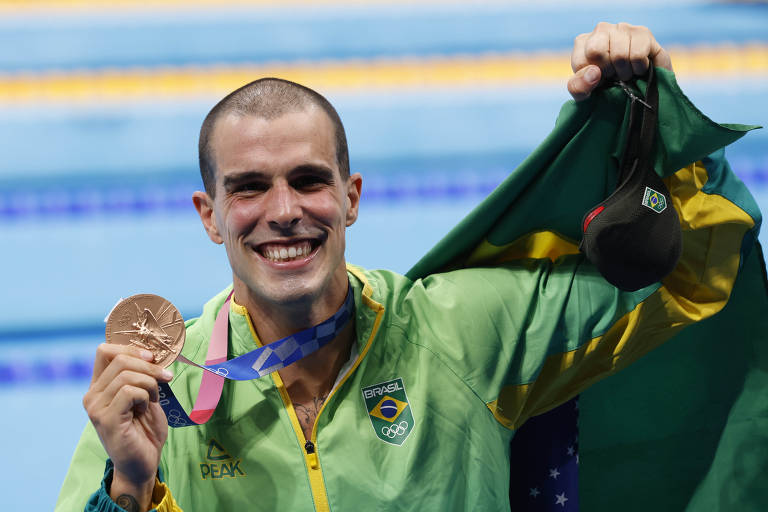 Bruno Fratus comemora a medalha de Bronze na natação dos 50m livre no Centro Aquático de Tóquio