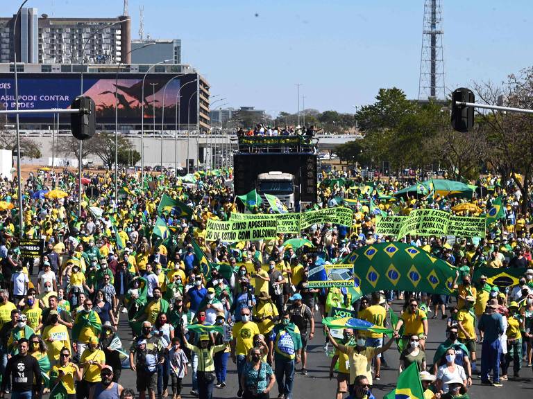 Apoiadores de Bolsonaro promoveram aglomeração no DF com ataques ao sistema eleitoral e a ministros do STF e do TSE