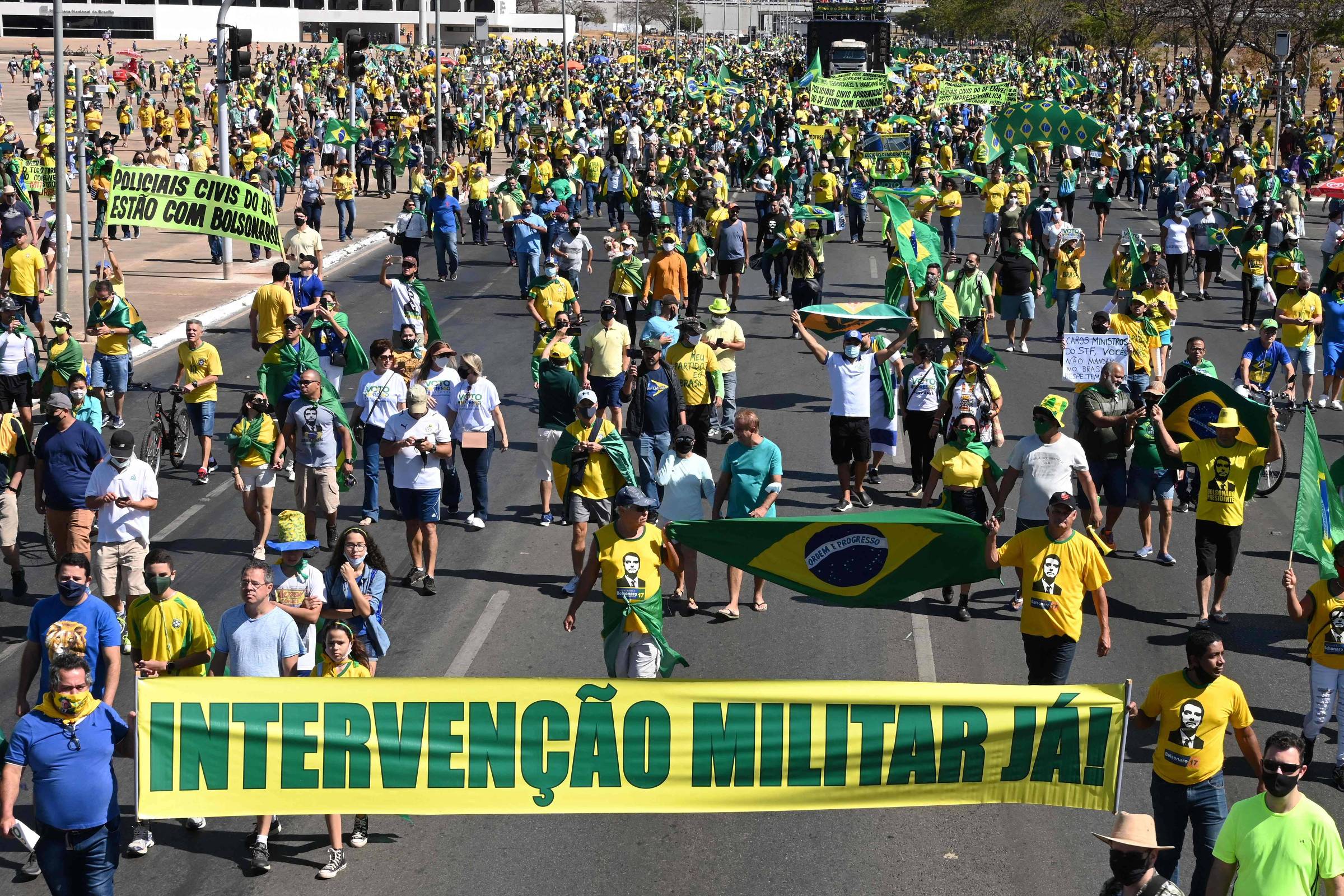 Manifestações em estádios: vetos colocam a liberdade de expressão em xeque  - Lance!