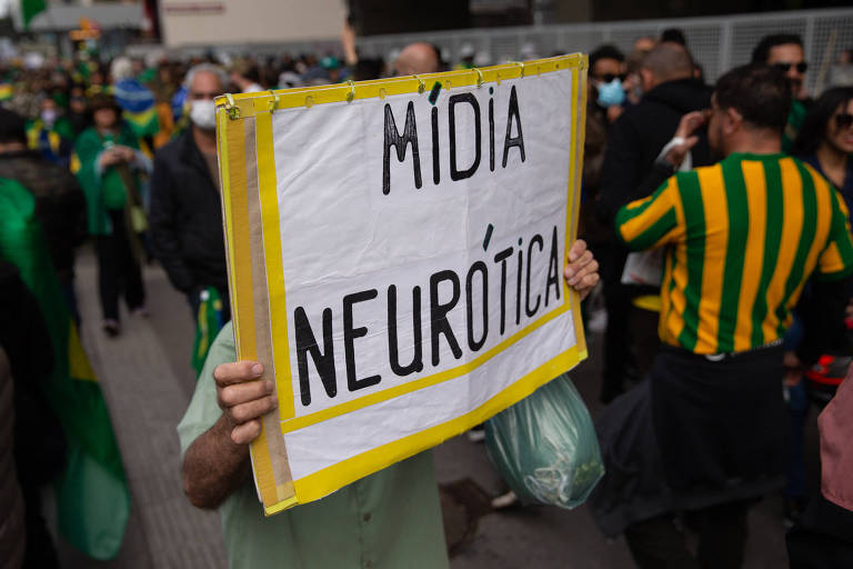 Além de pedidos pelo voto impresso e críticas ao sistema eleitoral, cartazes defenderam Bolsonaro e atacaram a mídia