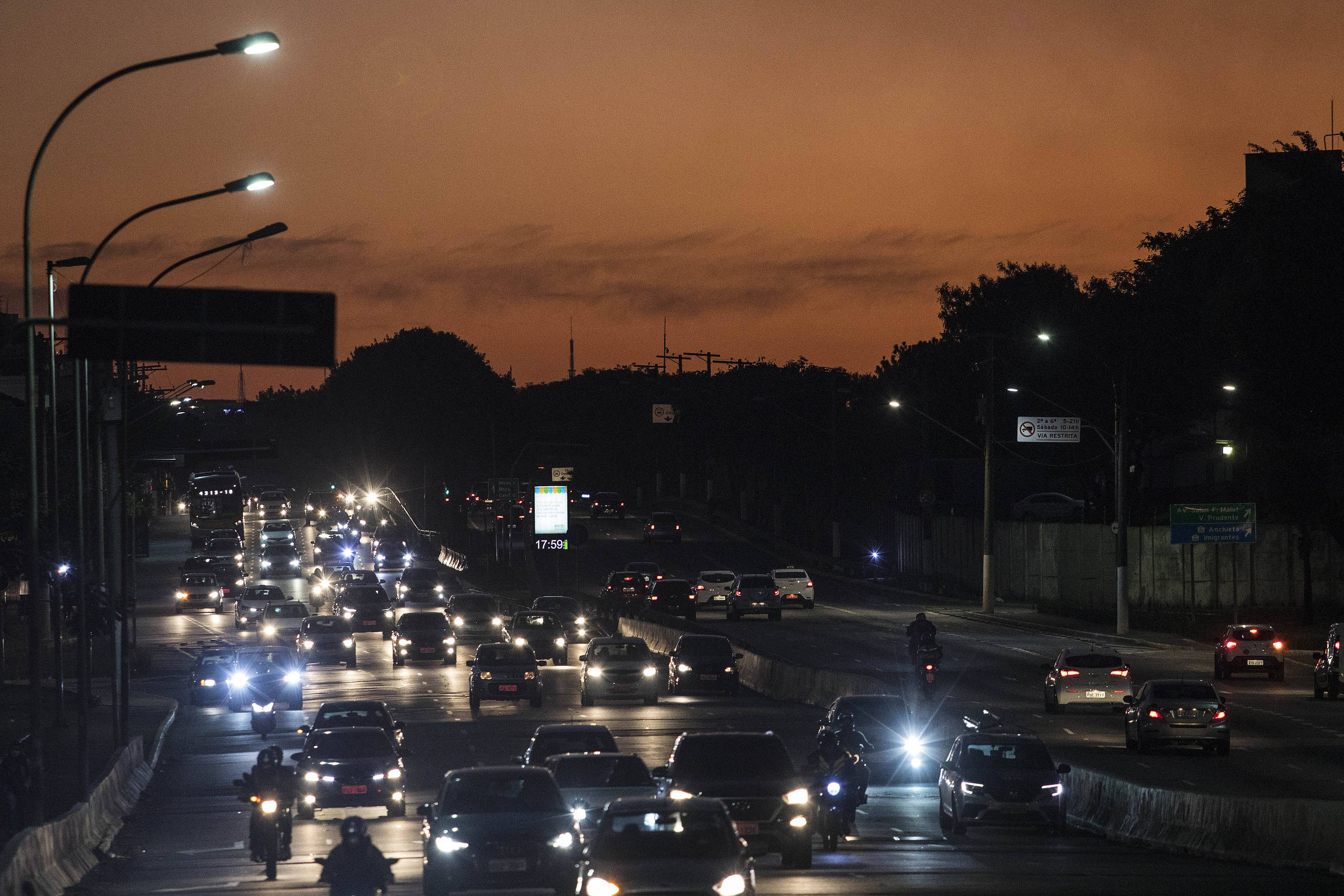 Rodízio de veículos volta aos horários tradicionais nesta segunda (2) em SP 01/08/2021 São Rodízio de veículos volta aos horários tradicionais nesta segunda (2) em SP 01/08/2021 São