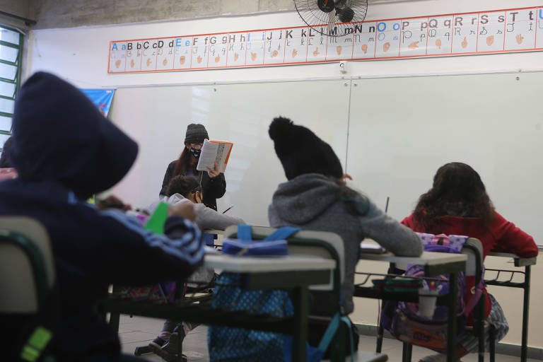 Escola paulista tem retorno de aulas após pausa na pandemia