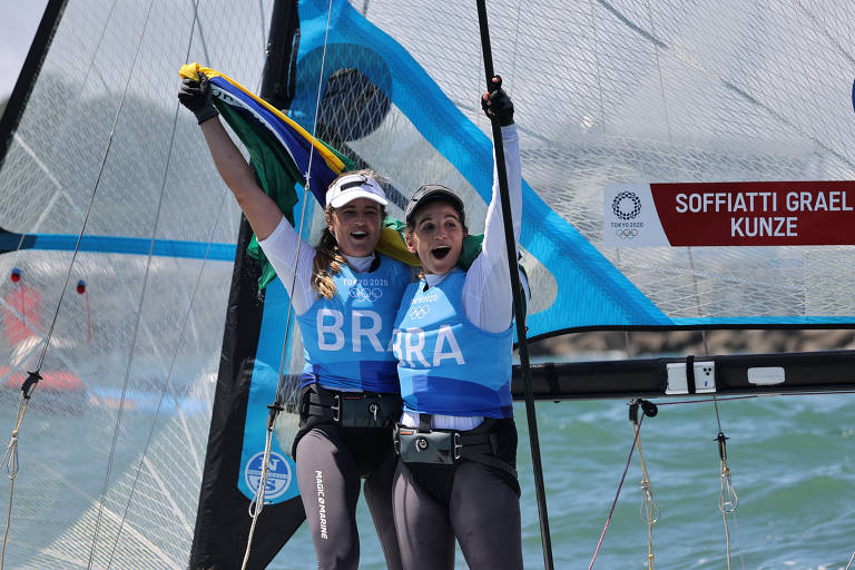 Martine Grael e Kahena Kunze conquistam a medalha de ouro na vela