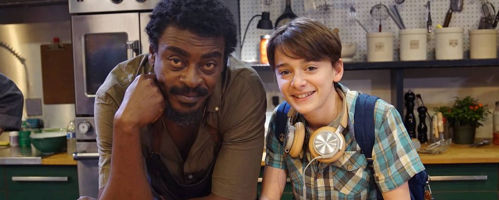 Seu Jorge e ator principal de Stranger Things estão juntos em novo