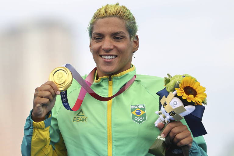 Ana Marcela Cunha é campeã olímpica na maratona aquática em Tóquio