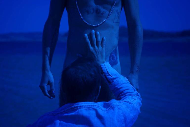 Filme mostra vida gay do interior, com golden shower, muito couro e sexo explícito