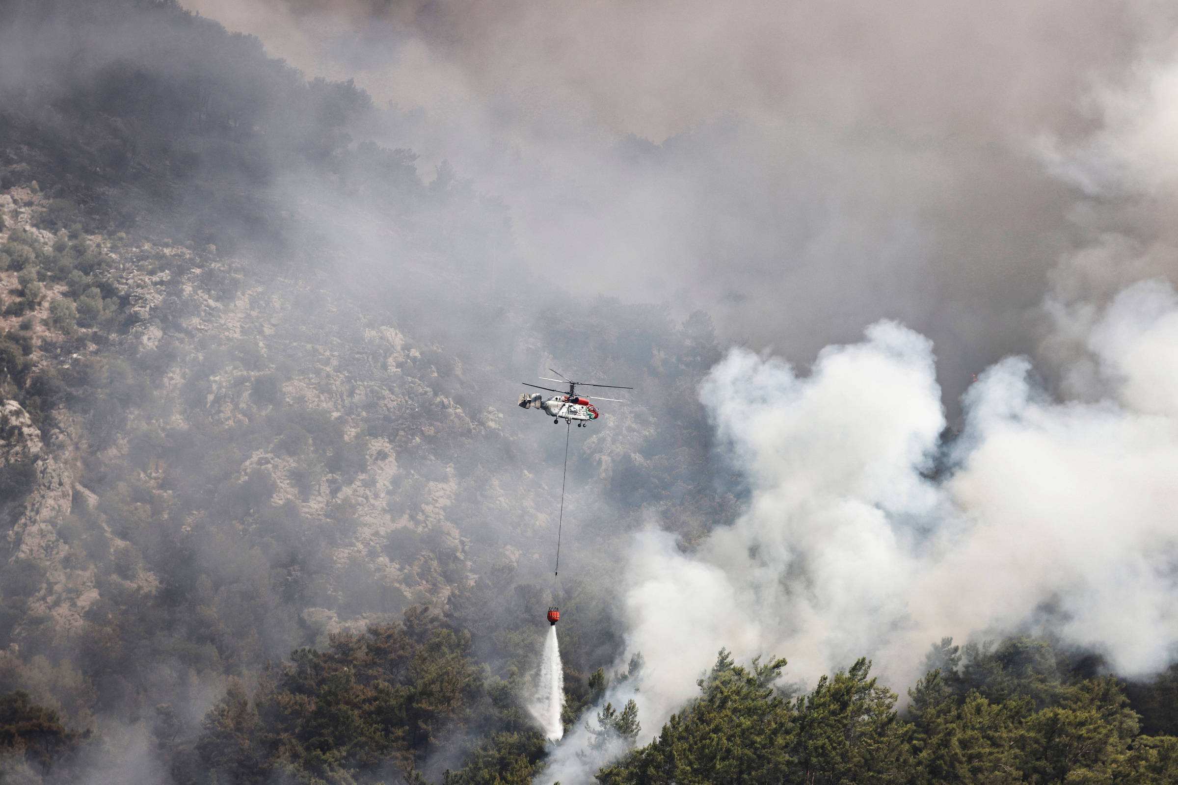 Rússia envia dois aviões Be-200 para combater incêndios em Portugal