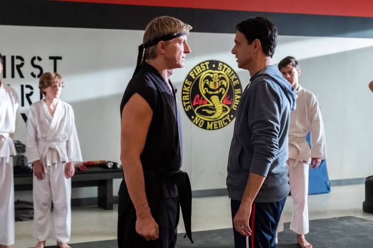 Johnny Lawrence (William Zabka) e Daniel LaRusso (Ralph Macchio) em Cobra Kai, 2ª temporada