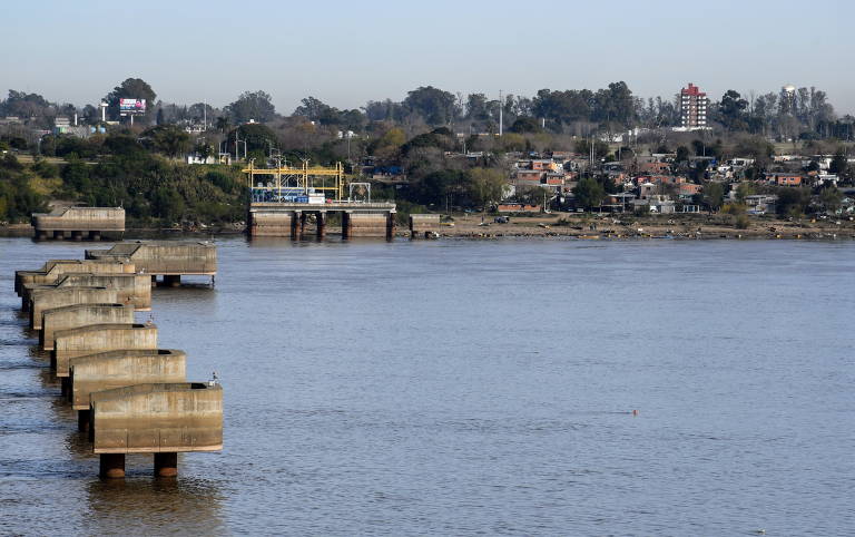 A seca histórica é recorde também no tempo. As águas permanecem baixas há 730 dias e as projeções indicam que continuarão até dezembro. Esta é a pior situação hídrica desde 1944