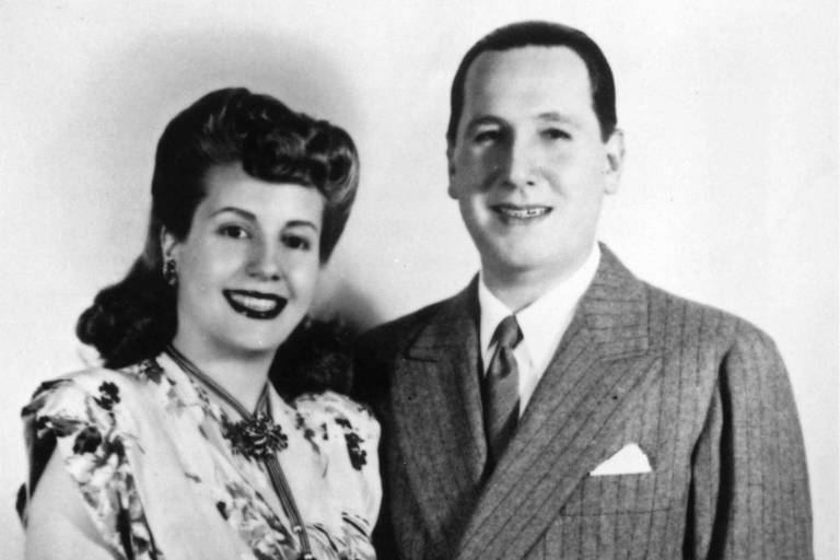 O ex-presidente argentino Juan Domingo Perón e sua mulher, Evita, em foto tirada no dia do seu casamento deles