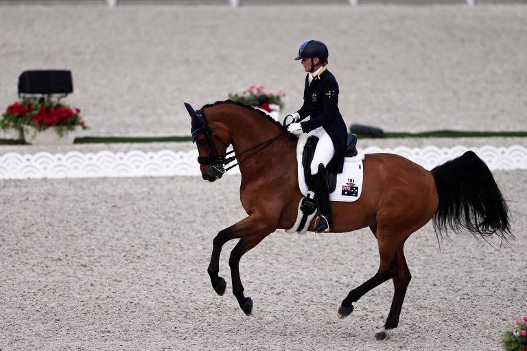 A australiana Mary Hanna com sua égua Calanta durante evento das Olimpíadas de Tóquio
