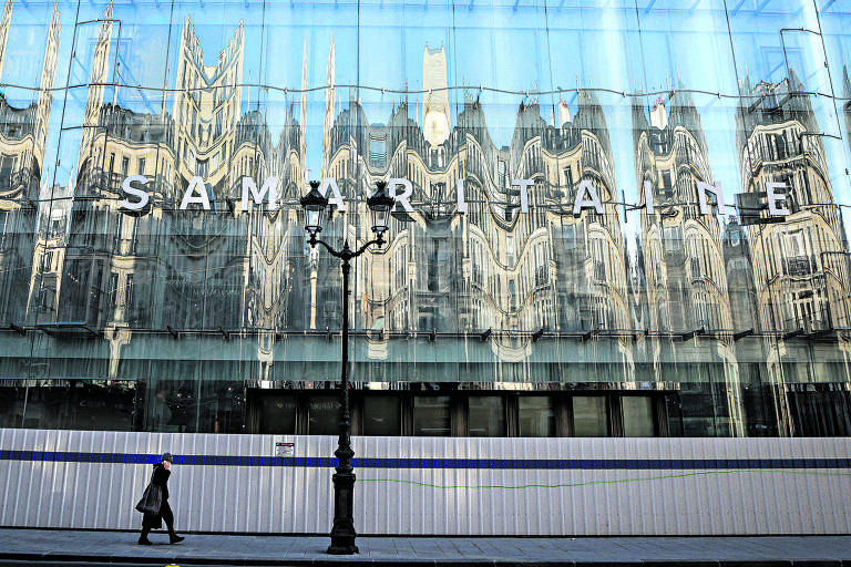 Nova fachada do centro de compras de luxo La Samaritaine, em Paris, que reabriu em junho após permanecer fechado por 16 anos 