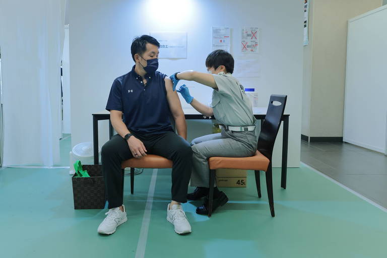 Vacinação no Japão para a Covid-19 tem acontecido em ritmo lento