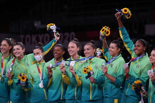 Volleyball - Women - Medal Ceremony