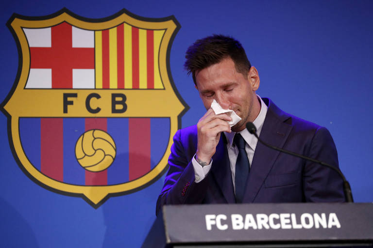 Lionel Messi, emocionado, durante a sua coletiva de despedida do Barcelona