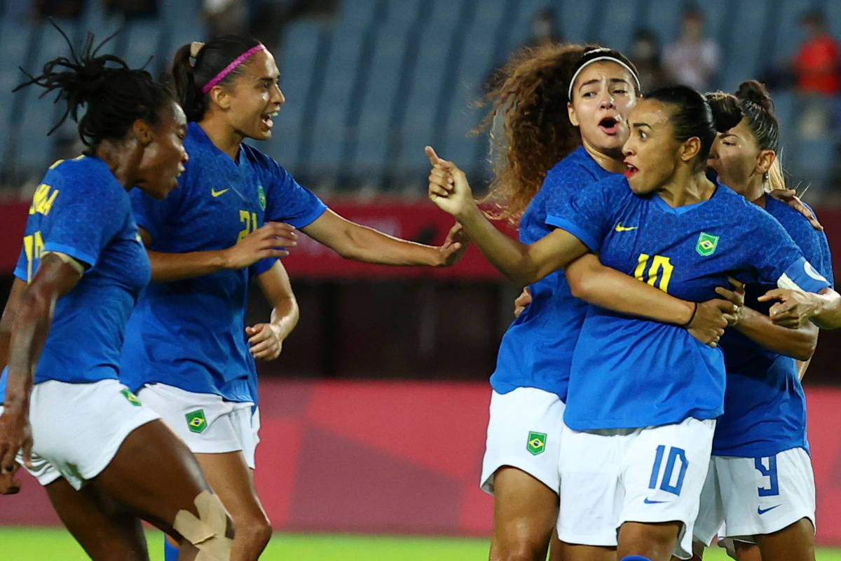 Como seria o dia após o ouro olímpico do Brasil no futebol feminino? -  09/08/2021 - Esporte - Folha