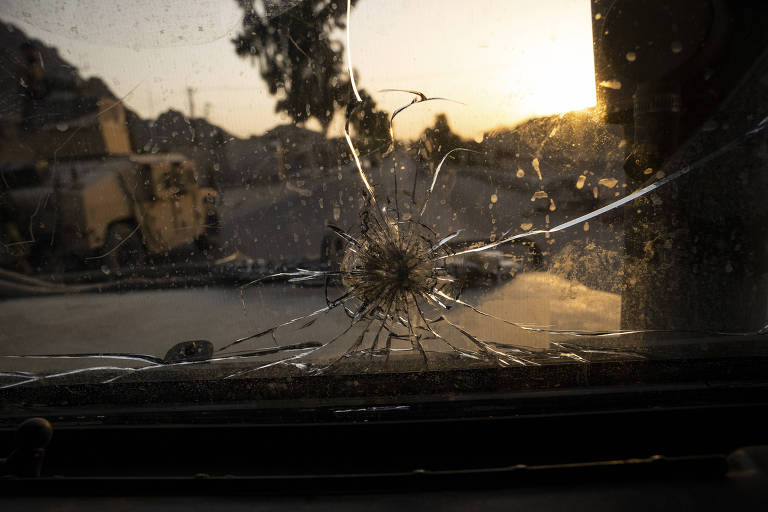 Veículo atingido por bala em Kandahar, Afeganistão 