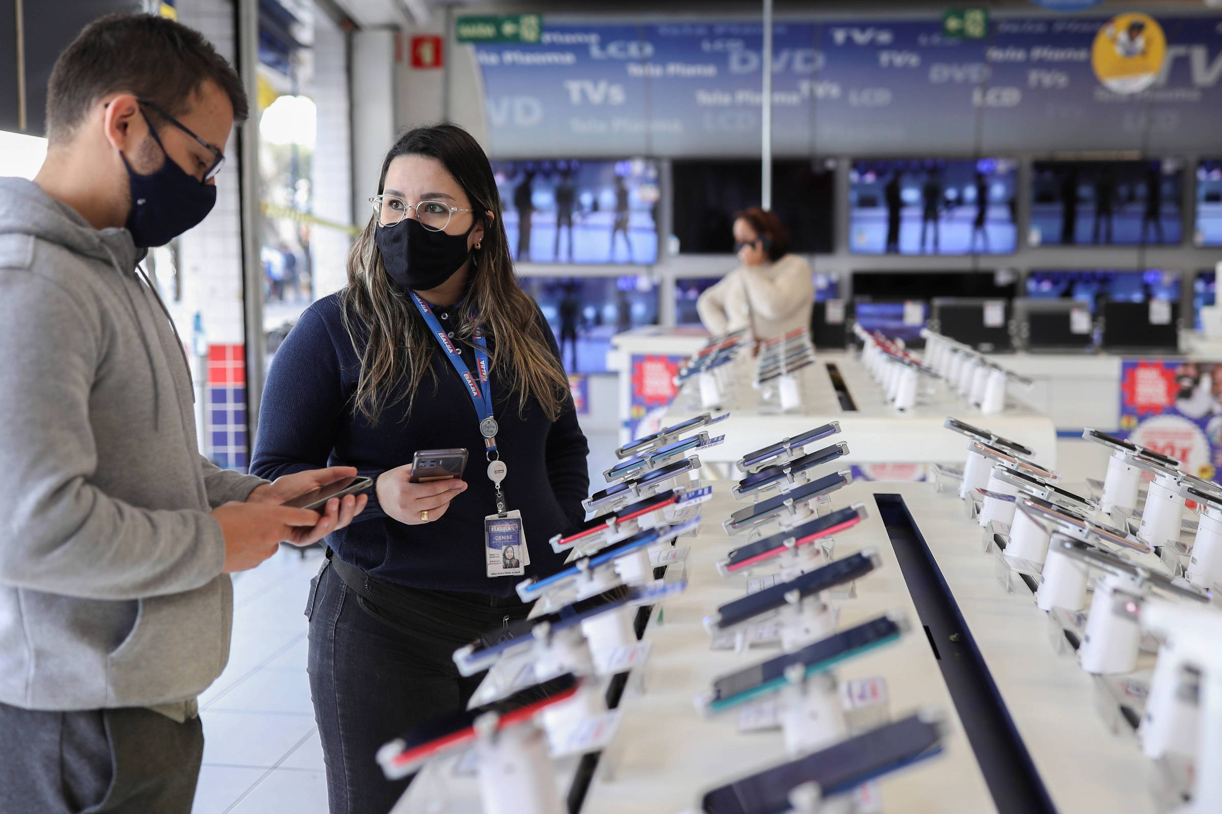 Vendas do comércio crescem 0,8% em março e fecham primeiro