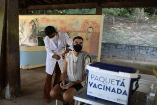 Mass vaccination against COVID-19 on Paqueta Island in Rio de Janeiro