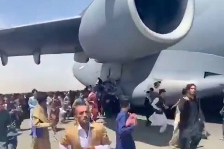 Caos no aeroporto de Cabul deixa ao menos 7 mortos