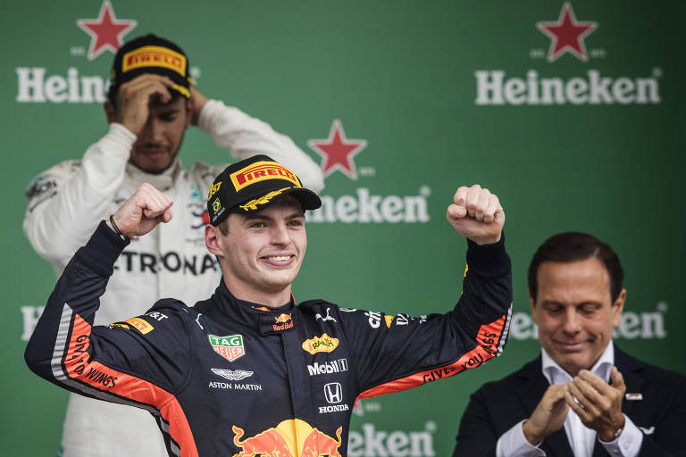 Max Verstappen venceu o último GP de Fórmula 1 realizado em Interlagos, em novembro de 2019; na ocasião, ele recebeu o troféu da etapa do governador João Doria