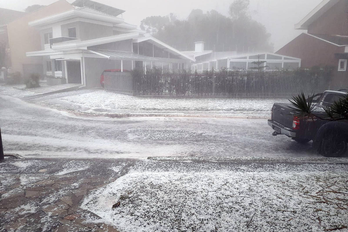 Tempestade Com Granizo Deixa Ruas Cobertas De Gelo Em Curitiba; Veja ...