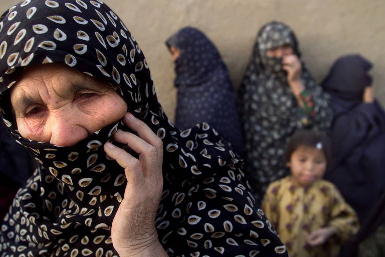Afeganistão reacende pesadelo, e UE convoca reuniões de emergência
