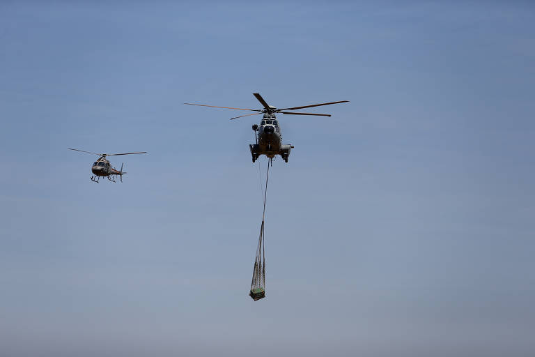Simulação de situações de combate realizado pelos militares da Marinha, no campo de treinamento das Forças Armadas na cidade de Formosa, Goiás