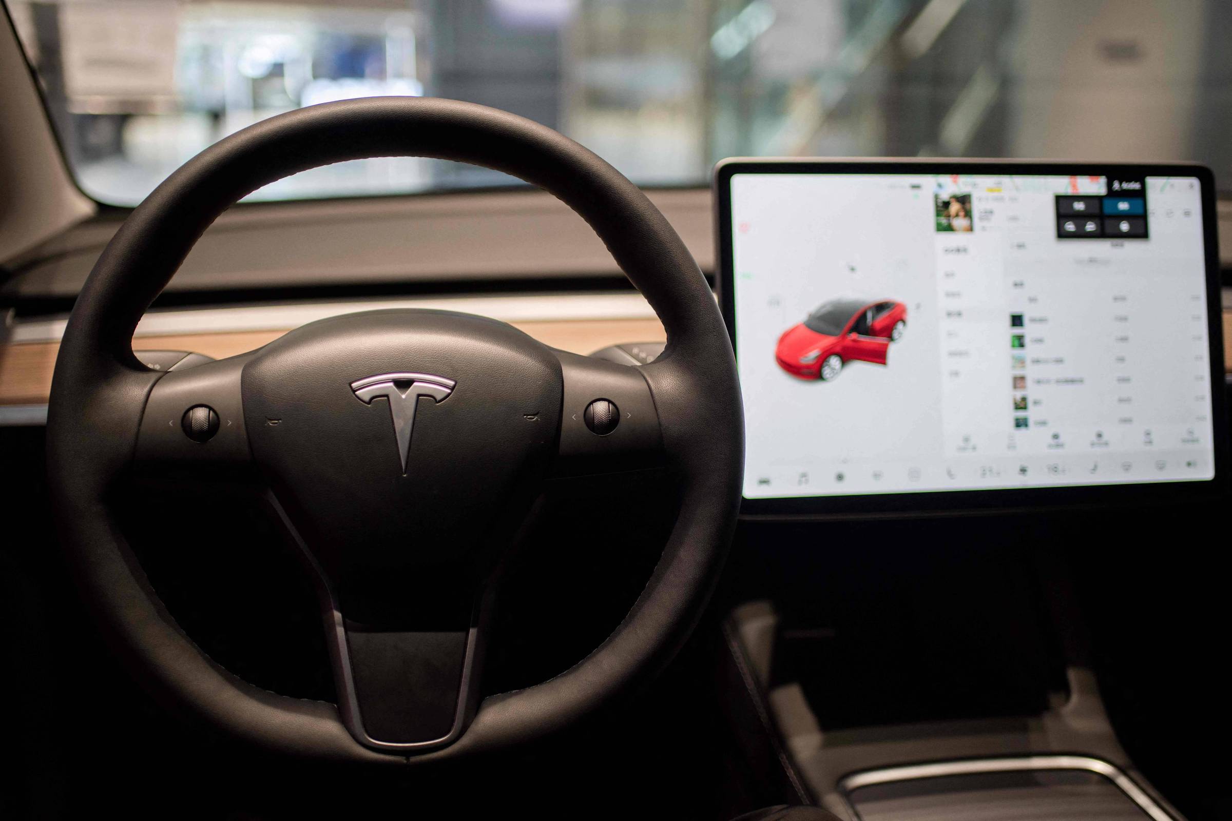 EUA abre investigação sobre piloto automático da Tesla após acidentes