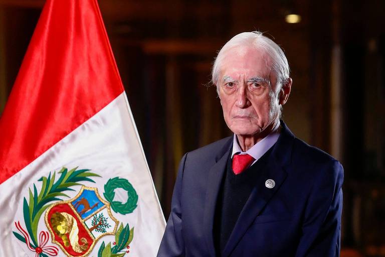 Chanceler do Peru pede demissão após vincular Marinha a terrorismo