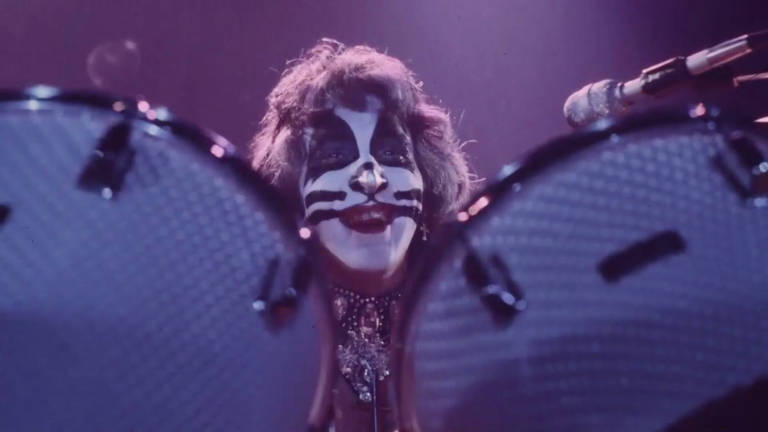 Kiss interrompe show depois de baixista passar mal - Cultura - Estado de  Minas