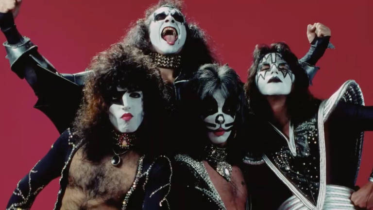 Kiss interrompe show depois de baixista passar mal - Cultura - Estado de  Minas