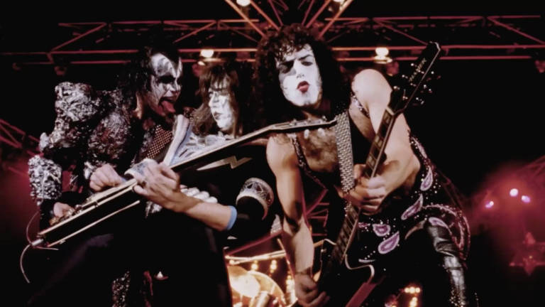 Kiss interrompe show depois de baixista passar mal - Cultura - Estado de  Minas