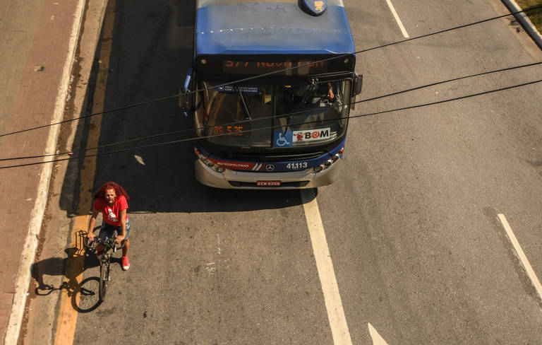 Falta de ciclovias expõe desigualdade nos extremos de São Paulo