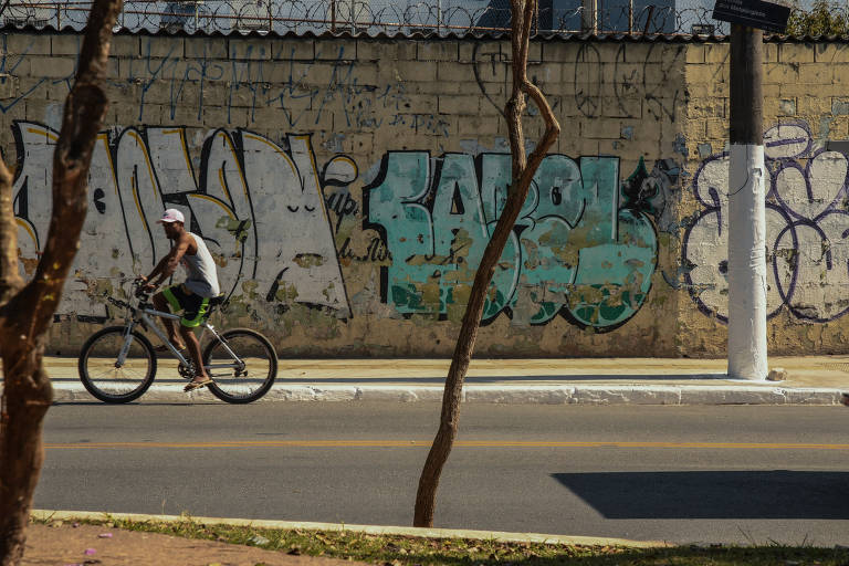 Falta de ciclovias expõe desigualdade nos extremos de São Paulo