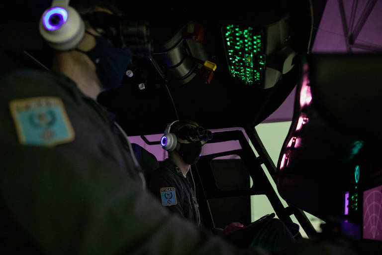 O exercício conjunto, inédito no País, tem por finalidade a interoperabilidade entre as Forças e a padronização dos procedimentos na condução de helicópteros em voos noturnos