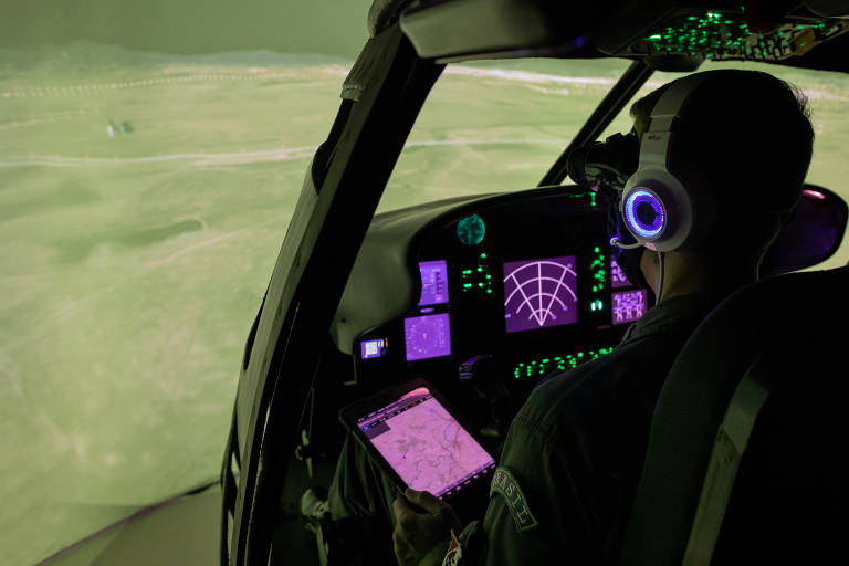 O exercício visa a padronização dos procedimentos na condução de helicópteros em voos noturnos, utilizando OVN (Equipamento para visualização noturna)