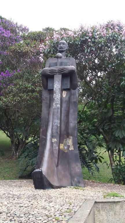 Andando - Monumento a São Paulo