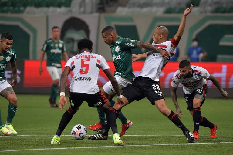 Lance da partida entre Palmeiras e São Paulo na Libertadores