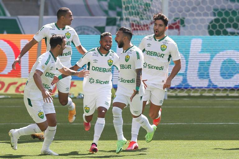 Clayson comemora gol da vitória do Cuiabá sobre o Palmeiras, no Allianz