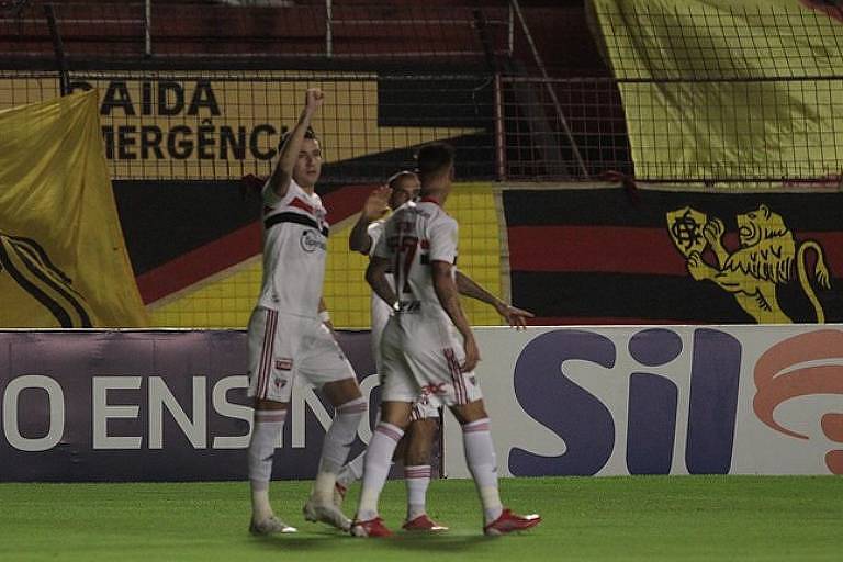 Pablo comemora seu gol na vitória do São Paulo sobre o Sport no Campeonato Brasileiro