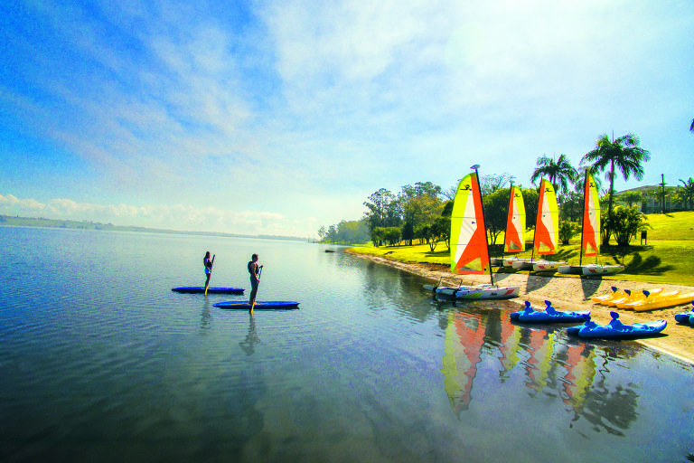 Atividades náuticas oferecidas no resort Club Med Lake Paradise, em Mogi das Cruzes
