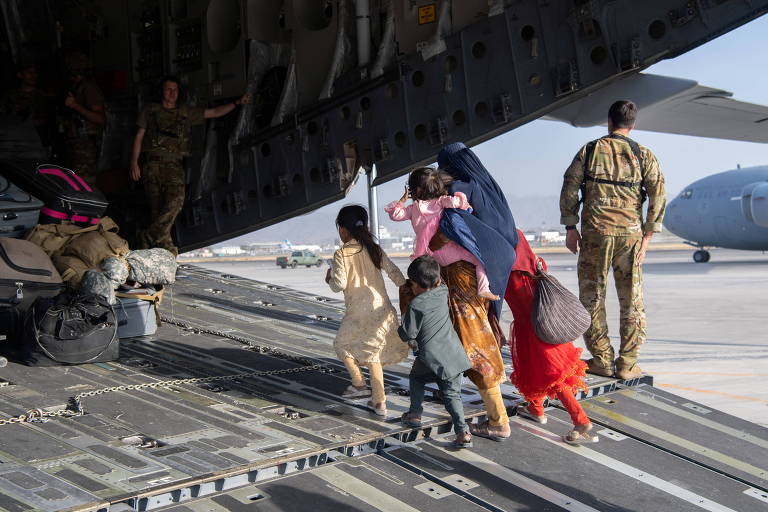 EUA dizem que Talibã vai liberar saída em voos comerciais após retirada