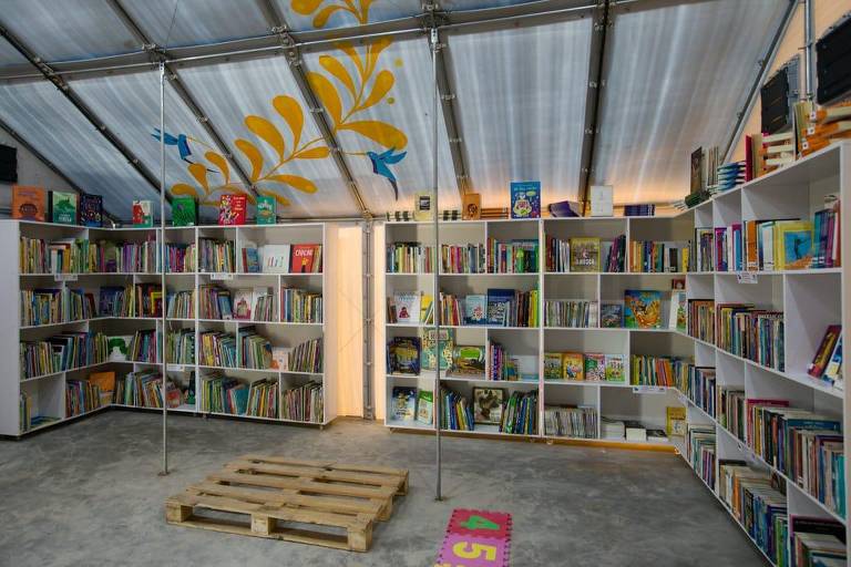 Como são as bibliotecas em abrigos para refugiados venezuelanos 