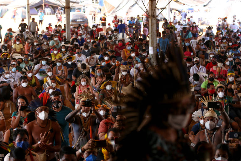 Povos de diferentes etnias de todas as regiões do Brasil passam a semana em Brasília participando de atividades e marchas para protestar pelos direitos de demarcações de terras indígenas