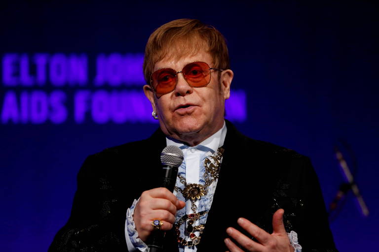 Elton John lançará novo álbum composto durante o confinamento